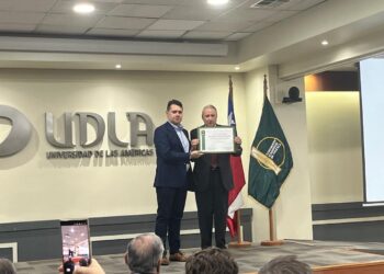 Dr. Juan Lerdon Ferrada recibió reconocimiento del Colegio de Ingenieros Agrónomos de Chile