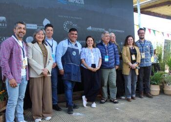 UACh y Mercado Estación suscriben convenio en AgroImpacta Los Ríos